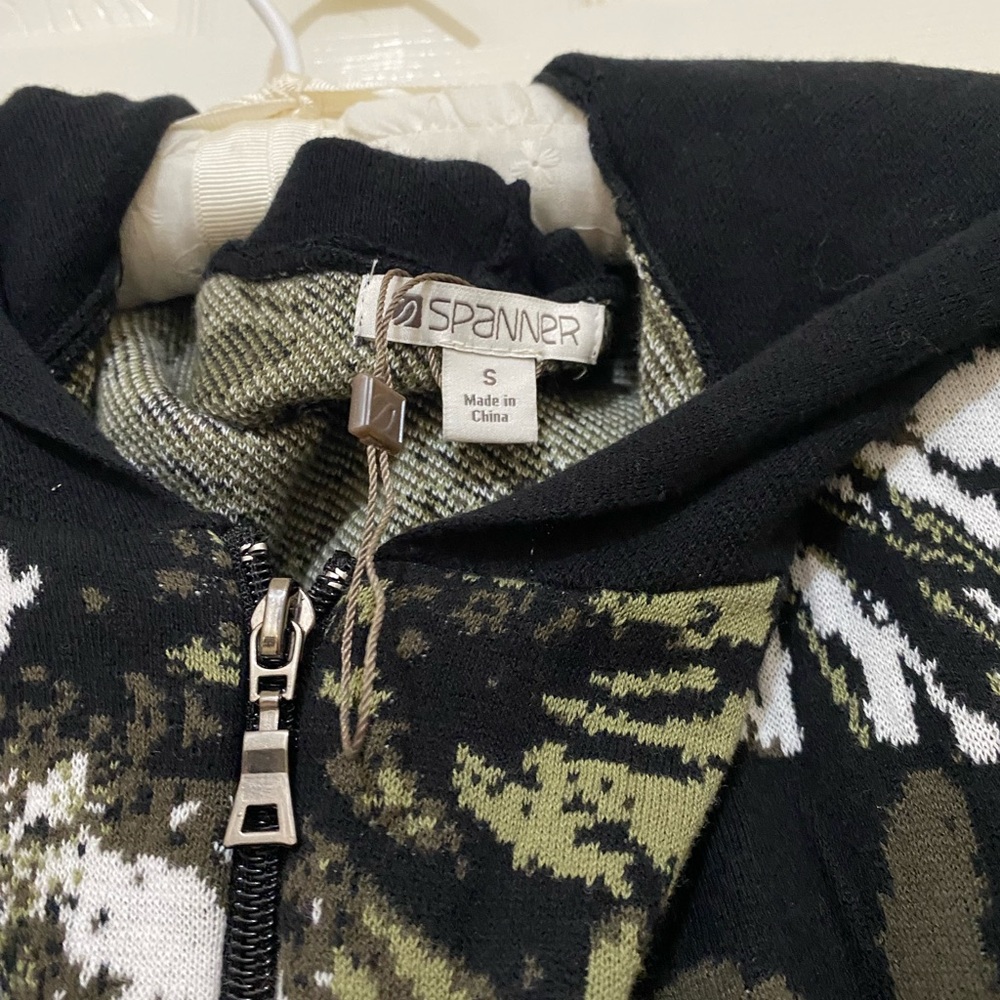 NEW SPANNER SLEEK Hooded Sweater;Soft and Warm;Size Small;Chic Sparkle Details - Picture 6 of 7